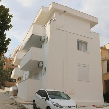 Jovani - Modern With Free Parking, Quiet Area,8 Min Walk To * Sarandë