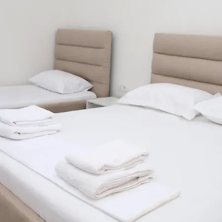 Jovani Hotel *