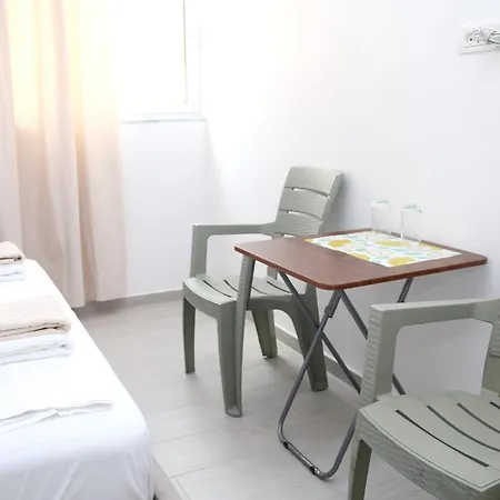 Hotel Jovani - Modern With Free Parking, Quiet Area,8 Min Walk To Sarandë