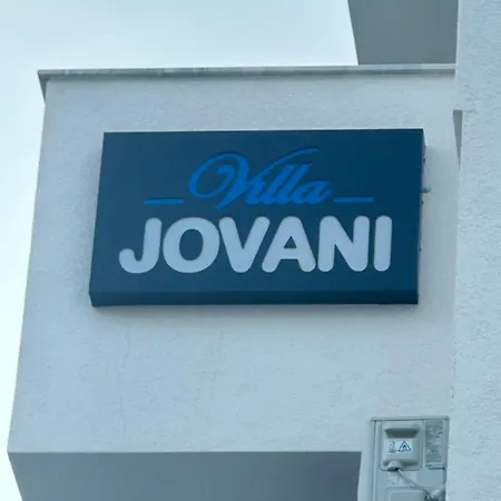 Jovani - Modern With Free Parking, Quiet Area,8 Min Walk To Hotel Sarandë