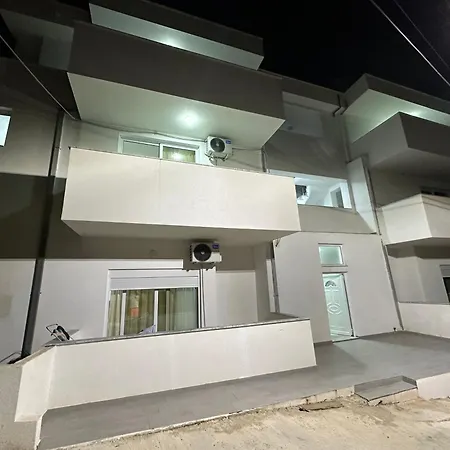 Jovani - Modern With Free Parking, Quiet Area,8 Min Walk To *