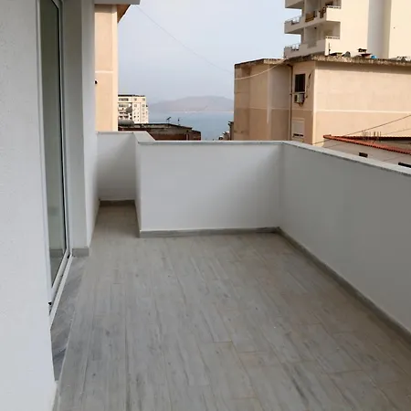 Jovani - Modern With Free Parking, Quiet Area,8 Min Walk To